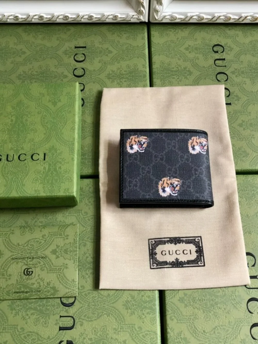 Gucci Aria GG Supreme Wallet with Interlocking G